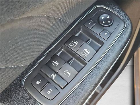 Used 2020 Dodge Charger SXT RWD image 11