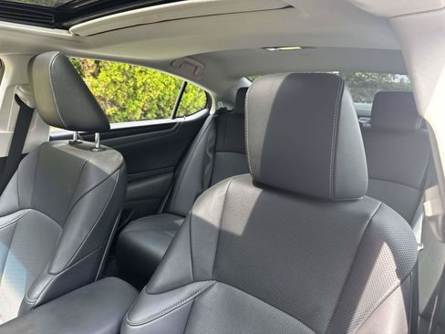 Used 2022 Lexus ES 350 w/ Premium Package FWD image 19