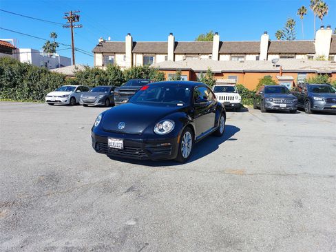 Used 2018 Volkswagen Beetle 2.0T S w/ Style & Comfort Package For S image 3
