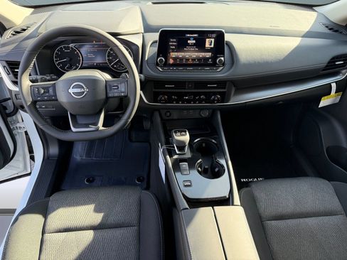 Certified 2026 Nissan Rogue SV FWD image 18