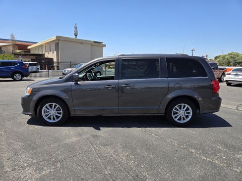 Used 2019 Dodge Grand Caravan SXT FWD image 2