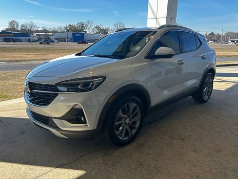 Used 2023 Buick Encore GX Essence w/ Experience Buick Package image 2