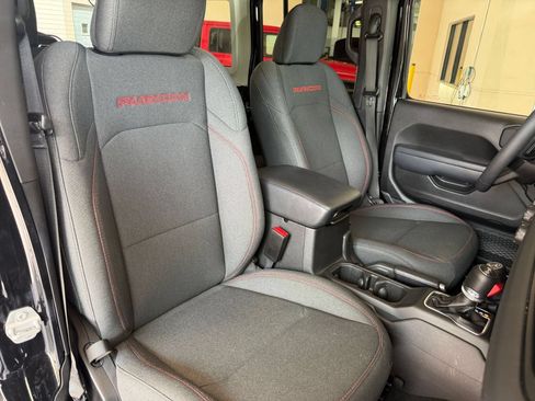 Used 2026 Jeep Wrangler Unlimited Rubicon AWD/4WD image 30