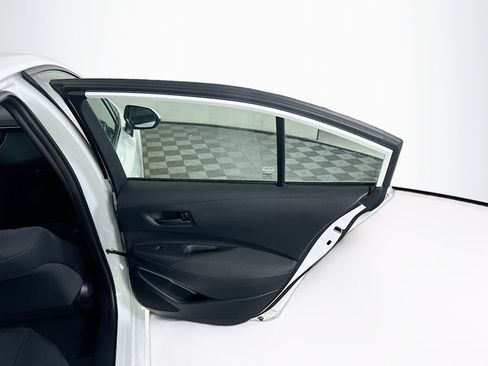 Used 2025 Toyota Corolla LE image 29