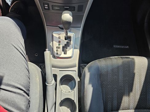 Used 2013 Toyota Corolla S image 23