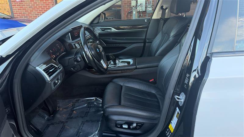 Used 2021 BMW 740i xDrive AWD/4WD image 31