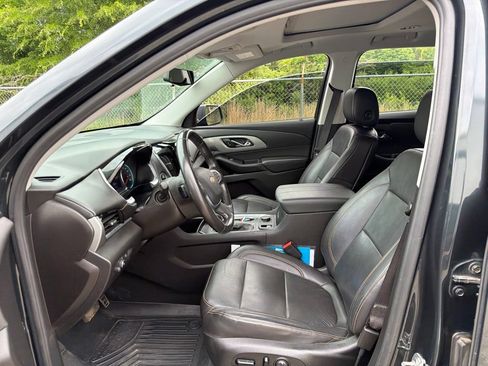 Used 2021 Chevrolet Traverse LT w/ LT Premium Package FWD image 26