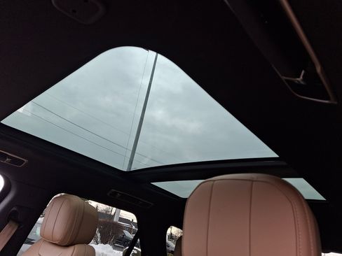 Used 2025 Land Rover Range Rover Sport SE image 14