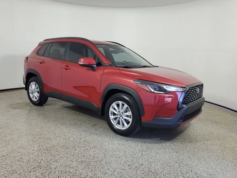 Used 2024 Toyota Corolla Cross LE image 4