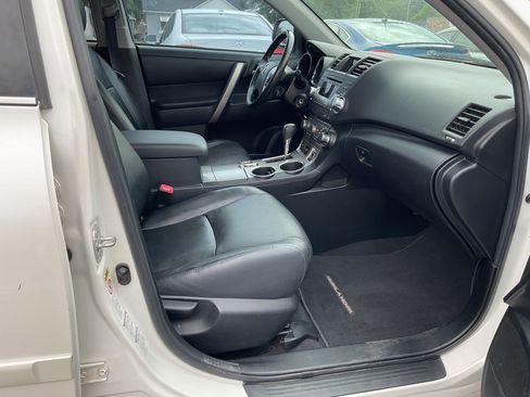 Used 2012 Toyota Highlander SE w/ Tow Pkg AWD/4WD image 13