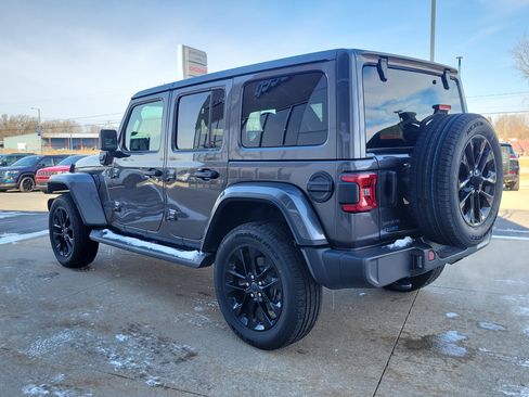 Used 2025 Jeep Wrangler Unlimited Sahara image 3