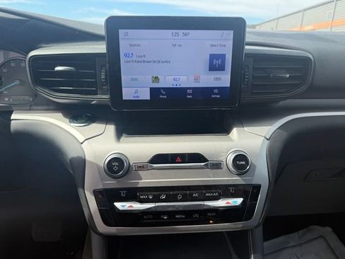 Used 2021 Ford Explorer XLT image 17