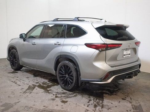 Used 2023 Toyota Highlander XSE AWD/4WD image 6