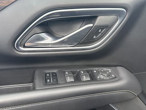 Used 2023 Chevrolet Suburban Premier w/ Advanced Technology Package image 16