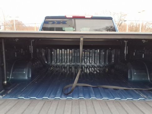 Used 2024 GMC Sierra 1500 SLT w/ SLT Convenience Package image 12