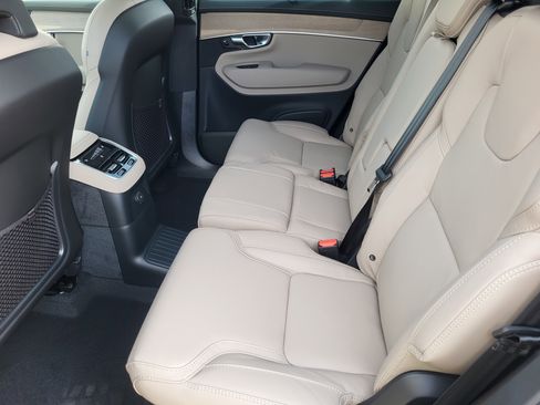 New 2026 Volvo XC90 T8 Ultra w/ Protection Package Premier AWD/4WD image 18