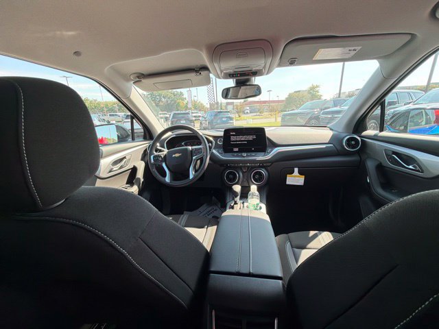 New 2026 Chevrolet Blazer LT w/ Convenience Package FWD image 31