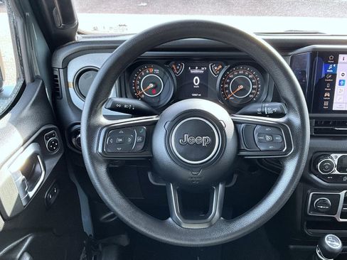 Used 2025 Jeep Gladiator Mojave AWD/4WD image 12