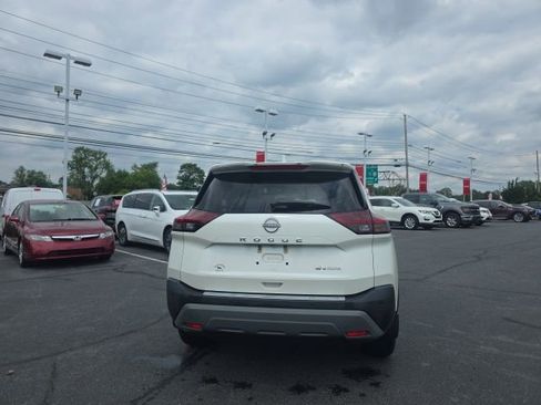 Certified 2023 Nissan Rogue SV w/ SV Premium B Package AWD/4WD image 6