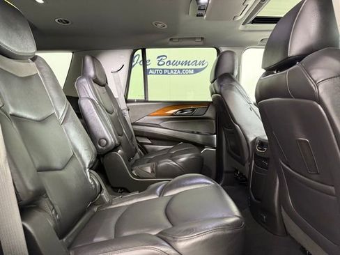 Used 2019 Cadillac Escalade Luxury image 23