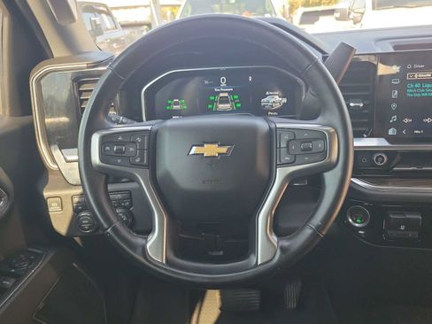Used 2023 Chevrolet Silverado 1500 LT w/ Z71 Off-Road Package AWD/4WD image 19