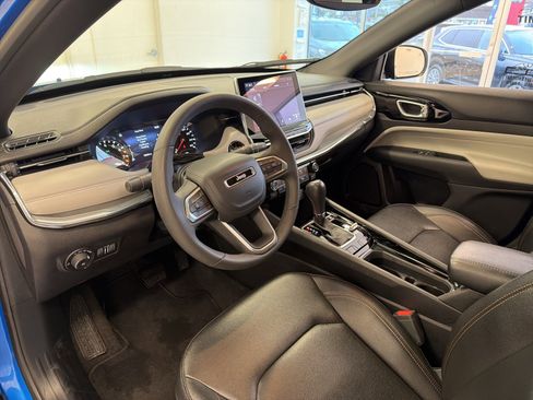 Used 2024 Jeep Compass Limited image 28