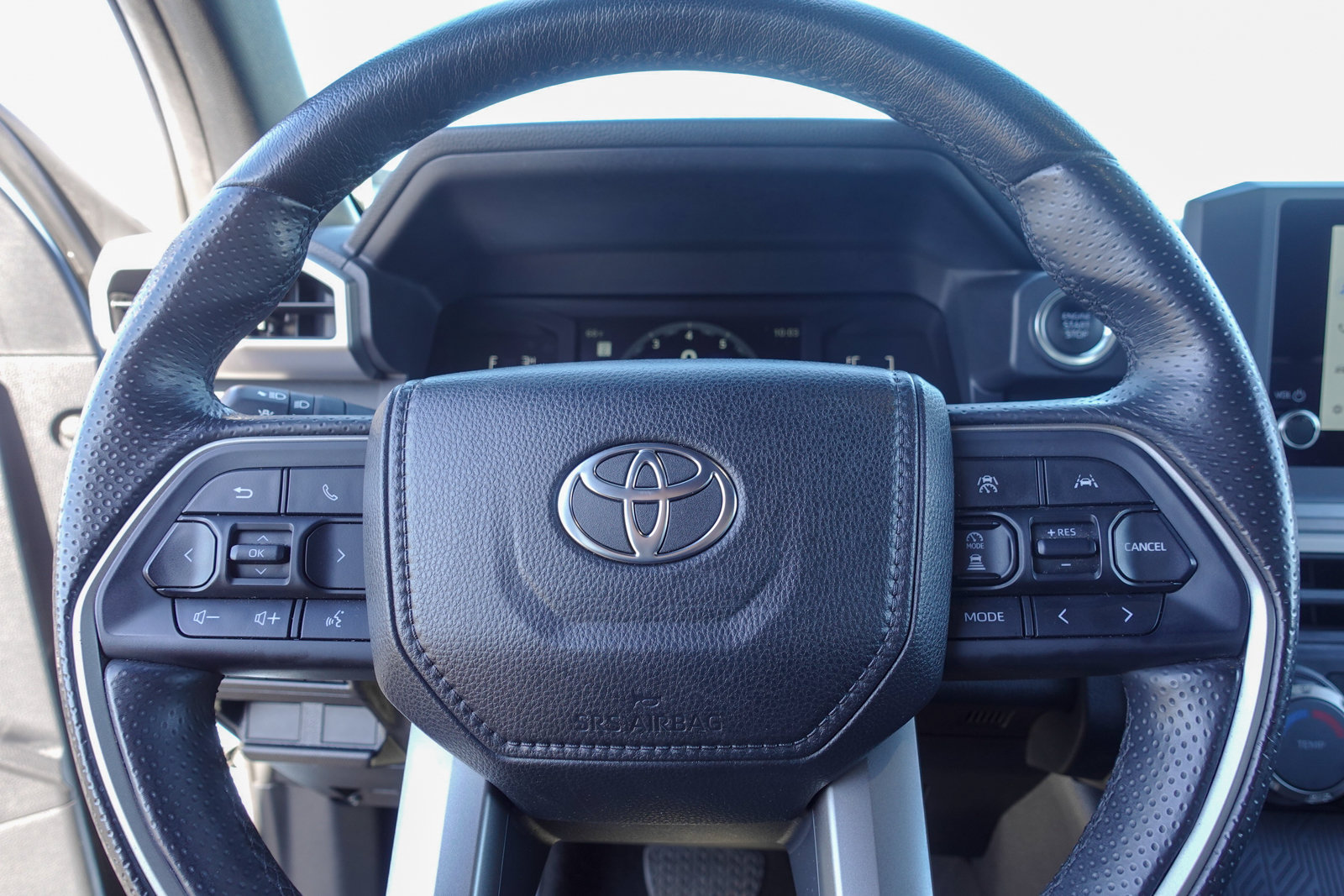 Used 2025 Toyota 4Runner SR5 AWD/4WD image 17