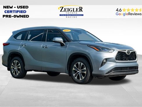 Used 2021 Toyota Highlander XLE AWD/4WD image 1