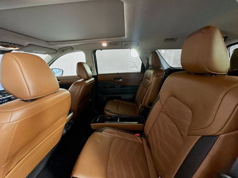 Used 2023 Nissan Pathfinder Platinum FWD image 26