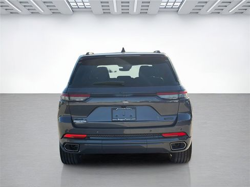 New 2025 Jeep Grand Cherokee Summit image 6