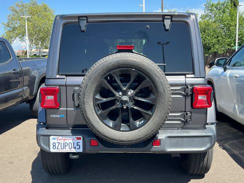 Used 2021 Jeep Wrangler Unlimited Sahara w/ Cold Weather Group AWD/4WD image 5