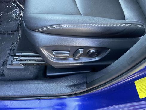 Used 2023 Toyota Corolla Cross XLE w/ Convenience Package image 30