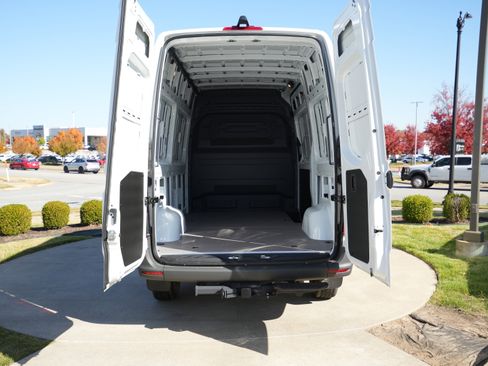 New 2025 Mercedes-Benz Sprinter 2500 image 16