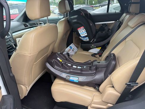 Used 2016 Ford Explorer XLT w/ Equipment Group 202A FWD image 18