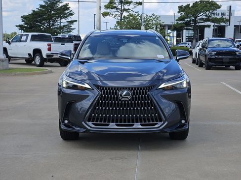Used 2025 Lexus NX 250 FWD w/ Towing Package (2000 Lbs) image 2