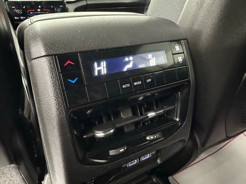 Used 2023 Jeep Grand Cherokee L Laredo image 41