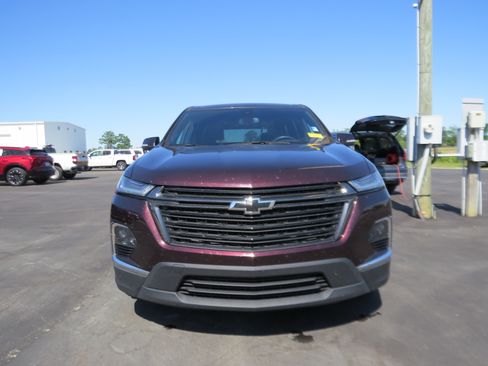 Used 2023 Chevrolet Traverse LT image 2