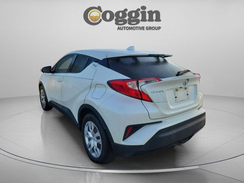 Used 2020 Toyota C-HR LE image 3