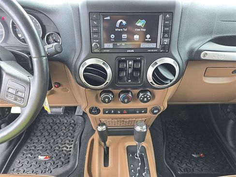 Used 2016 Jeep Wrangler Unlimited Sahara w/ Max Tow Package AWD/4WD image 16