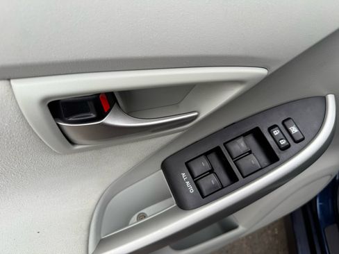 Used 2015 Toyota Prius Three image 36