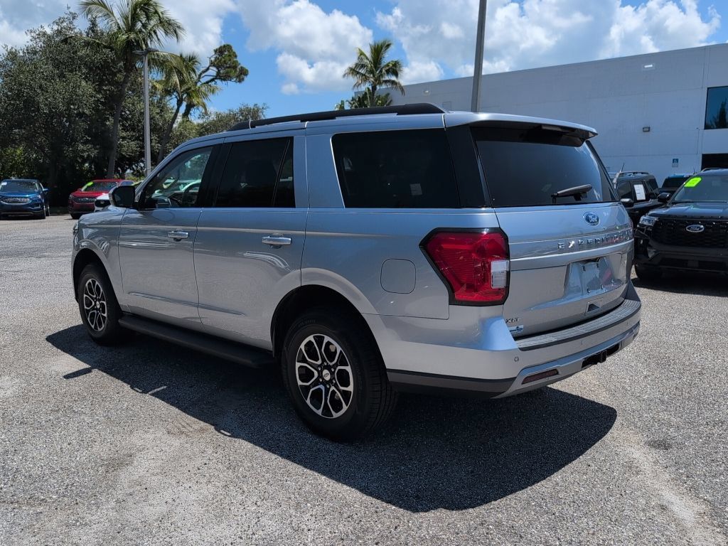 Used 2024 Ford Expedition XLT RWD image 5