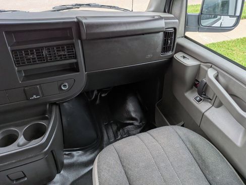 Used 2024 GMC Savana 2500 w/ Driver Convenience Package RWD image 10