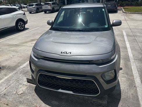 Used 2022 Kia Soul LX w/ Technology Package FWD image 3