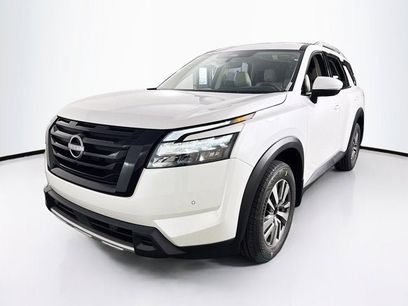 New 2025 Nissan Pathfinder SL w/ Black Appearance Package