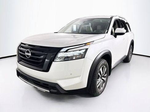New 2025 Nissan Pathfinder SL w/ Black Appearance Package image 1