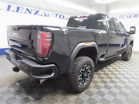 Used 2025 GMC Sierra 2500 AT4X image 4