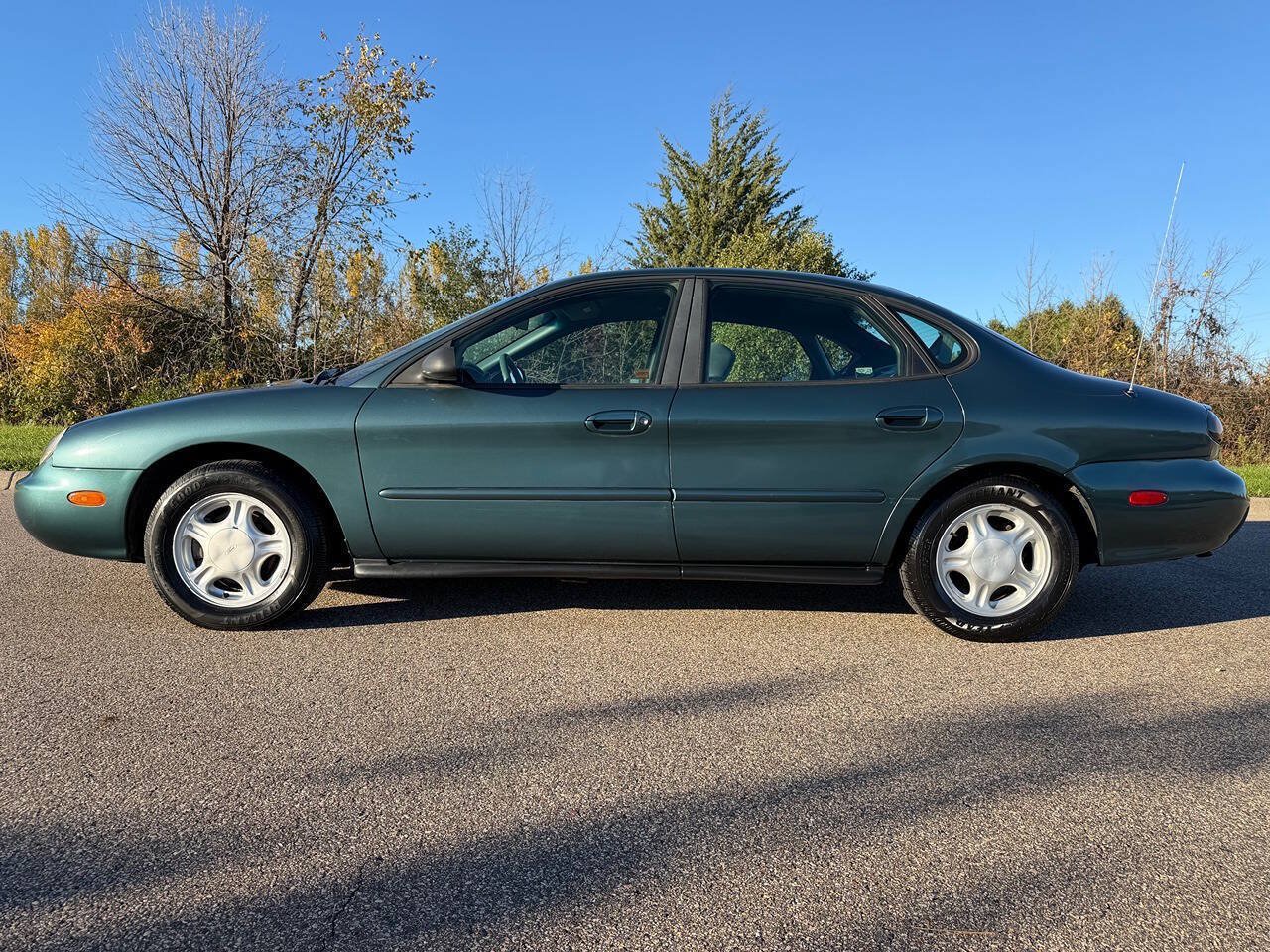 Used 1997 Ford Taurus GL FWD image 5