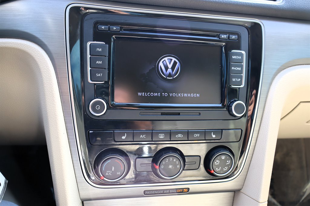 Used 2015 Volkswagen Passat TDI SE FWD image 24