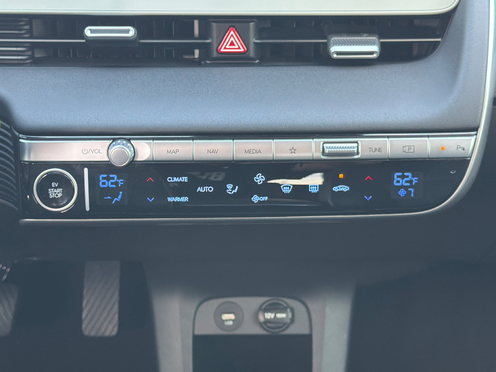 Certified 2023 Hyundai Ioniq 5 Limited AWD/4WD image 32