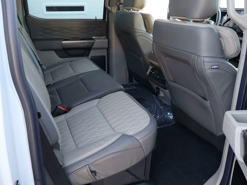 Used 2025 Ford F450 Platinum w/ Platinum Plus Package image 31